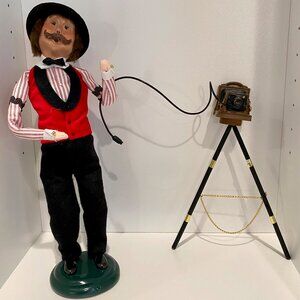 Byers' Choice Photographer